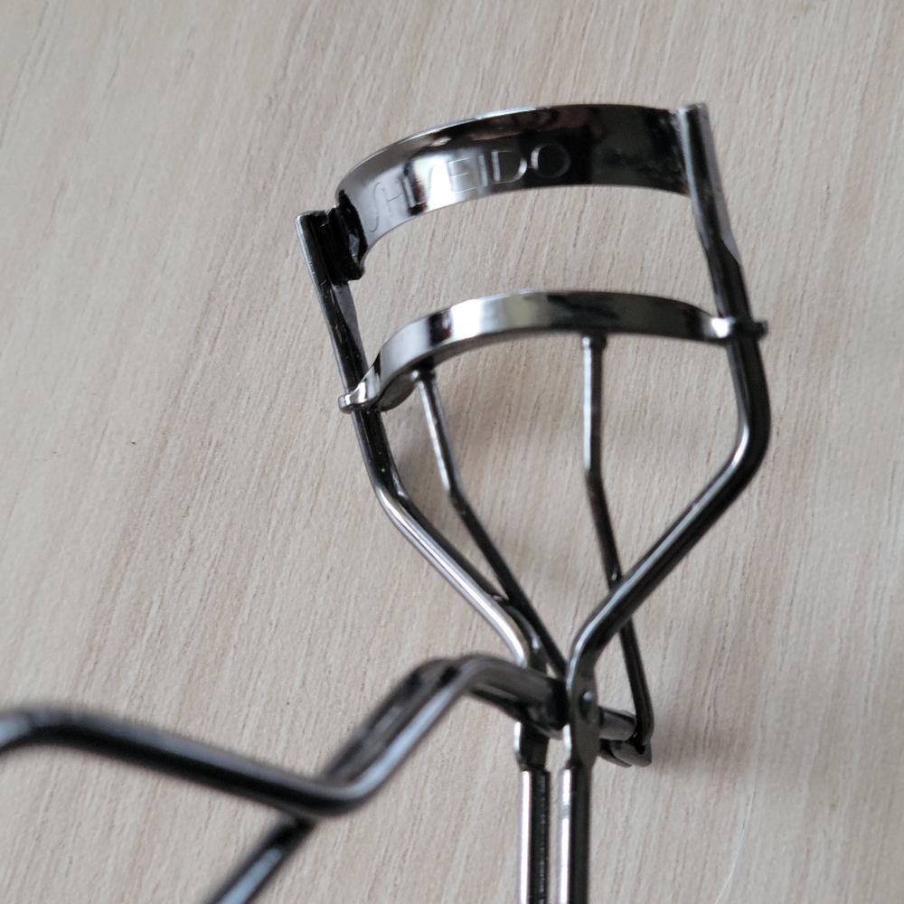 Shiseido eyelash curler